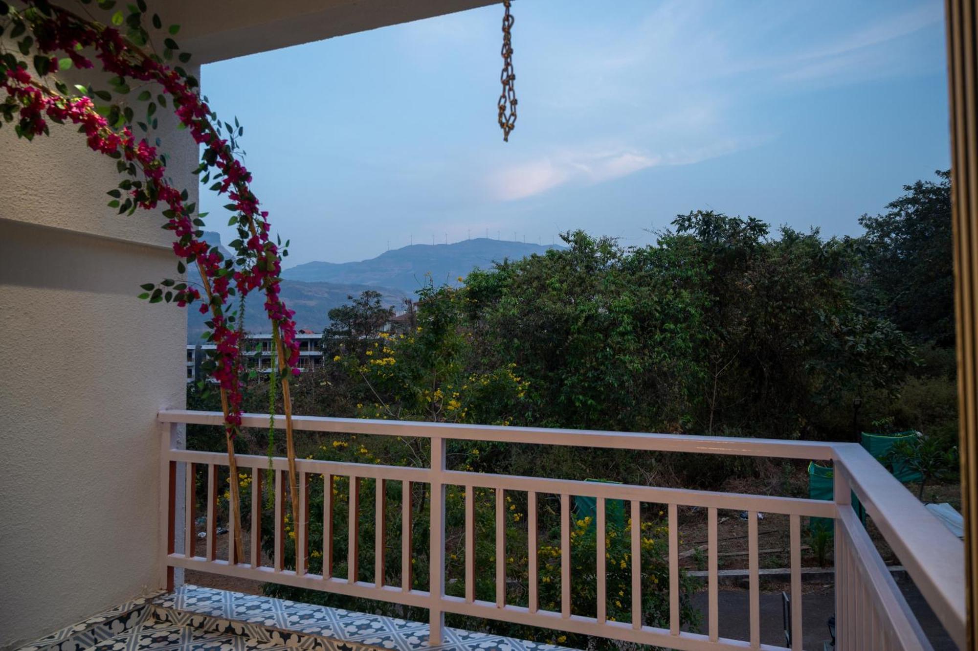 La Mira Casa Karjatヴィラ エクステリア 写真